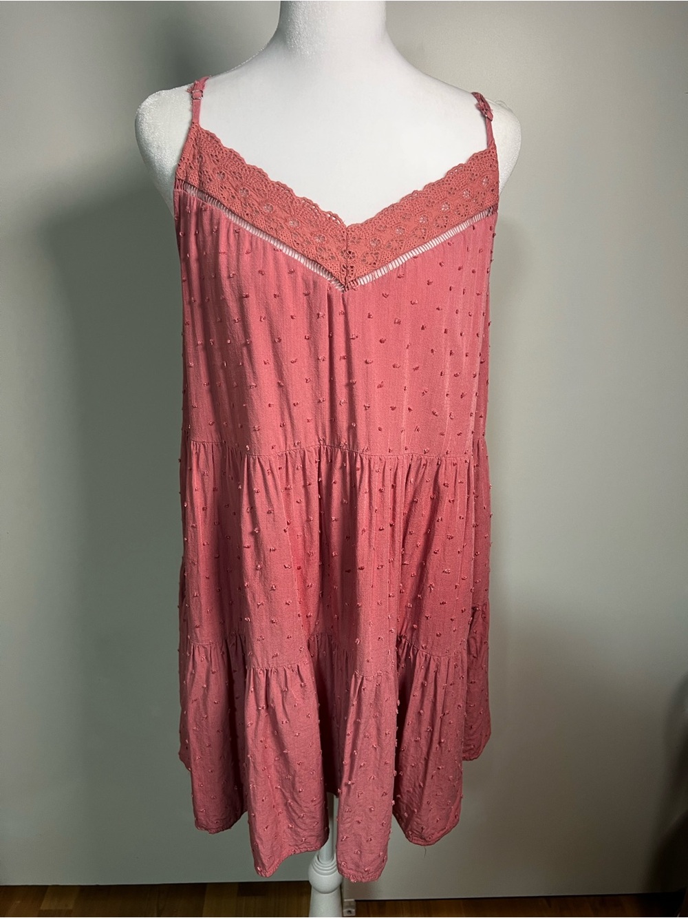 Coral Lace-Trim Tiered Spaghetti Strap Dress